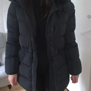 Boomerang Alextra Down dunjacka - Varm vinterjacka som är använd två vintrar. Bra skick med fodrad luva  Nypris 5500kr mitt pris 1500kr Storlek S Skriv för frågor/mer bilder 😊💗