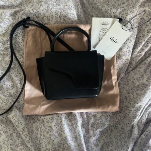 Atp väska - Säljer min atp väska då jag har tröttnat på den. Den är supefin och i ett bra skcik det är den lilla moddelen