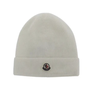 Moncler mössa  - Säljer en vit moncler mössa ÄKTA skriv vid intresse 