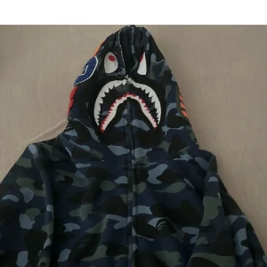 Bape hoodie - Använd 5 gånger Köpt på stock X Kom dm för mer bilder 