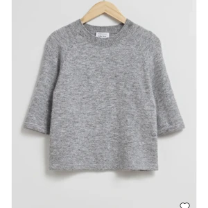 Other stories tröja  - Helt oanvänd!!! Endast testad, säljer då jag ej gillar färgen så mkt och har ingen bild me den på!!