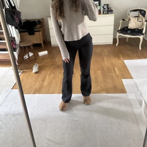 Kostymbyxor  - Populära kostymbyxor från bikbok!! frakt ingår inte!