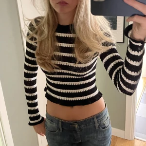 Zara topp - Jätte fin zara topp! Perfekt passform men tyvärr för liten för mig🤍 passar xs-s 