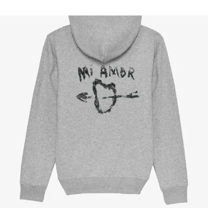 Mi amor hoddie  - Säljer min snygga mi Amor hoddie då jag har 2st, köpt på Zalando 💕 aldrig annvänd nypris 2000 
