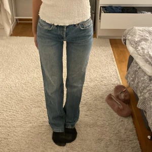 Midrise jeans - Jättesnygga mid/low waist jeans som är som nya! Från zara och helt slutsålda🫶🫶