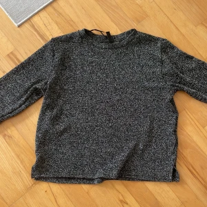 Glittrig tröja - Tröja med glittrtråd från hm Jättefin!