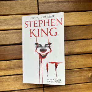 IT - Stephen Kings bästsäljare IT, som även har blivit filmer. Oläst