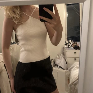 Topp från Zara - Användbar topp i fint skick! Hör av er om ni har några funderingar 