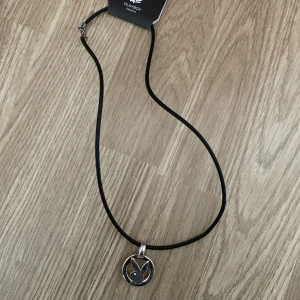 Halsband - Ännu ett fint halsband från Playboy!