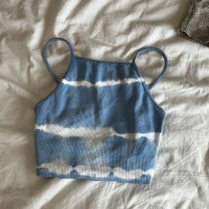 Blå vit topp  - Supergullig blåvit topp i mycket fint skick 💋