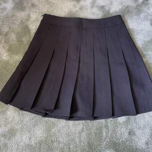 Säljer denna kjol,  De har inga defekter. Den har shorts inuti, skriv för mer detaljerade bilder🫶(Köpt från ”Fashion new quilaity)