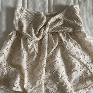 Topp - Säljer denna superfina och sköna topp ifrån Shein. Säljer den då det inte är min stil längre, den är aldrig använd så inga defekter förekommer.❤️