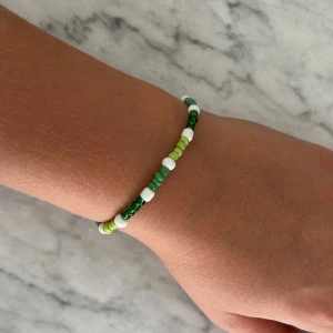 Armband - Super fint och coolt armband som jag gjort🍀💚