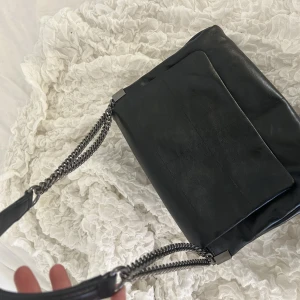 Zara väska  - Superfin väska från Zara, aldrig använd!! Nypris:400kr, säljer för 200kr💓