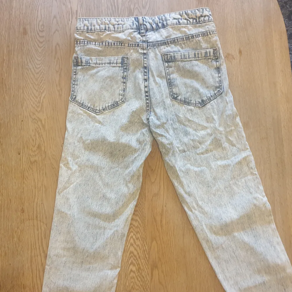 Stentvättade tighta jeans från hm . Jeans & Byxor.