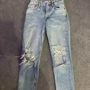 Jeans från Zara som knappt är använda och som är i bra skick 