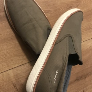 Nästintill nya Gant skor  - Säljer ett par nästintill nya Gant skor, man ser knappt slitage på de. 