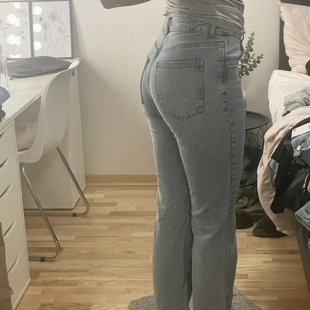 Jag är 179cm lång, storlek 40. Jeans & Byxor.