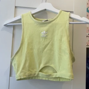 Croptop - Neongrön/gul croptop