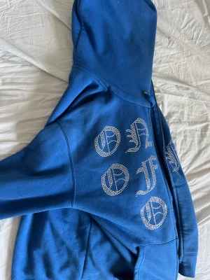 One of one - Skick 9/10 medium Finns även en likadan fast i svart som också är medium. Den svarta är i 8/10 i skick