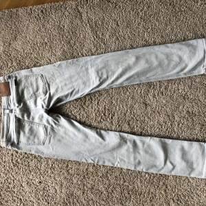  Nudie jeans i gott skick! Size 29/32 Färg:Grå  