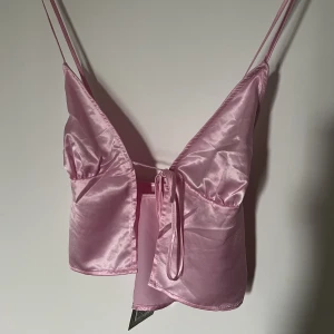 Blus, topp från H&M - Nyinköpt, oanvänd, sammet