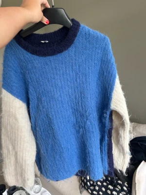 Arket tröja  - Super fin stickad tröja ifrån arket! Nypris 1000 kr  storlek m, andvänd 1 gång 