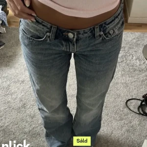 Lågmidjade jeans  - As snygga lågmidjade jeans, lånade bilder, jag säljer de för att de tyvärr inte passade mig. 