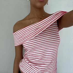 Sjuuukt snygg topp😍😍 - Sjukt snygg topp😍 passar till allt, perfekt till skolan!! Aldrig använd! 