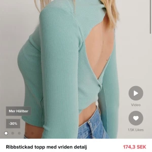 Långärmad med öppen rygg  - Så fin tröja men som jag aldrig fått användning för❤️ 