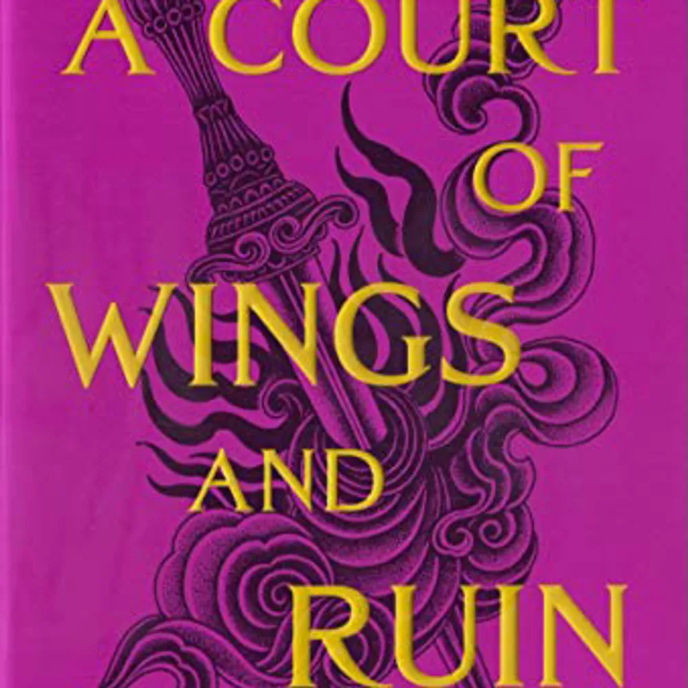 A court of wings and ruin av sarah j maas på engelska. Skrynklig rygg men annars i bra skick! Paperback.. Övrigt.