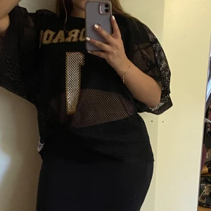 Vintage tröja  - Cool vintage (jersey) tröja, är osäker på storlek men den är oversized på mig (är 1.61cm). 