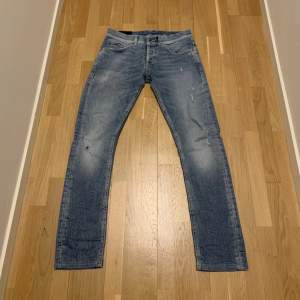 Nästan helt oanvända dondup jeans i modellen George. Kan köpas billigare vid snabb affär!