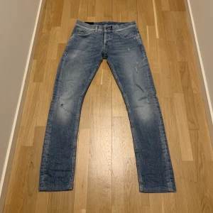 Dondup Jeans - Nästan helt oanvända dondup jeans i modellen George. Kan köpas billigare vid snabb affär!