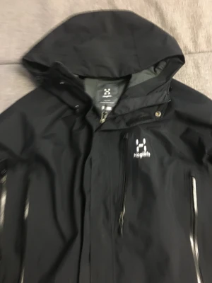 Haglöfs gortex  - Haflöfs gortex vindjacka säljs i väldigt gott skick. Nypris 4000 kvitto finns kvar. Möts upp alt köparen står för frakt 