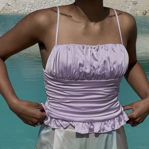 Topp Nakd  - Satin topp från NAKD. Helt oanvänd, storlek 36