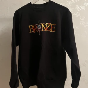 Bronze56k crewneck - Knappt använd, topp skick 
