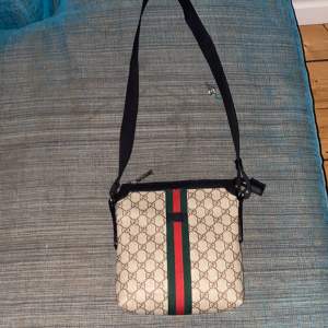 Gucci väska beige 