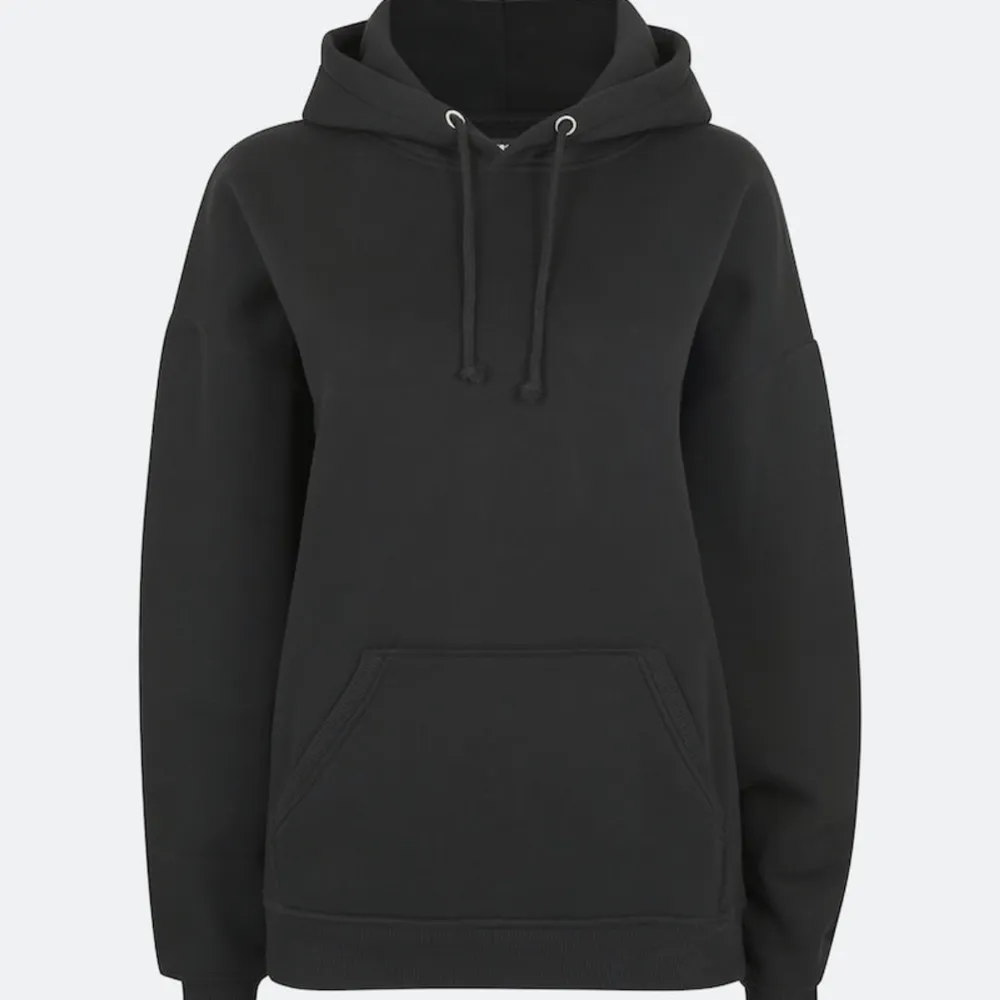 Jättefin hoodie från bikbok💕den är i storlek s men är lite oversized💕 . Hoodies.