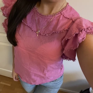 rosa blus! - Säljer min superfina rosa blus från Mango 💗endast använd 2 gånger
