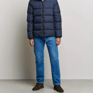 J.Lindeberg  -  Hej, Säljer en J.Lindeberg Jack i storlek L. Använd halva förra vintersäsongen väldigt fint skick!   Jackan är liten i storlek brukar ha en medium.   Kvitto finns såklart!   Köpare står för frakt!