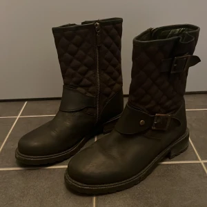 Stövlar Barbour - Barbour skor i storlek 38. Använda ca 5 gånger så bra skick.