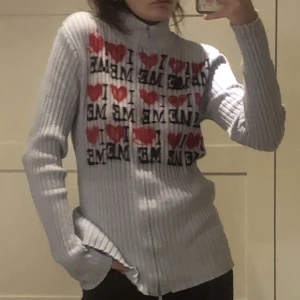 I ❤️ me tröja  - Super skön tröja i fint skick ! Passar storlek S och M. 