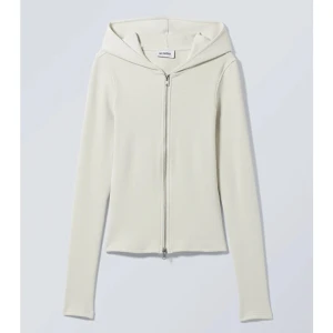 Tajt zip hoodie - Tajt zip hoodie från Weekday. Endast använd ungefär 3 gånger, som ny. 