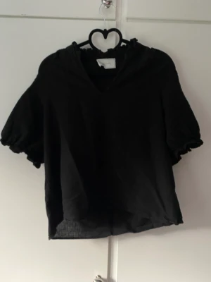 Blus - Superfin svart blus från neo noir.💕