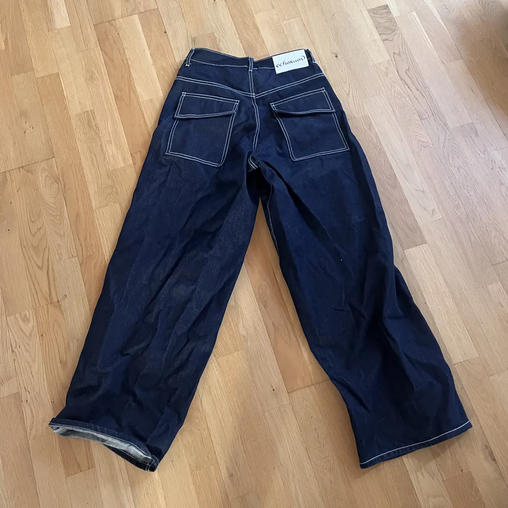 Säljer dessa as feta baggy echorum jeans som inte passar längre. De är aldrig använda och är i toppskick. Passar mig som är S. Feta nu till vintern.. Jeans & Byxor.