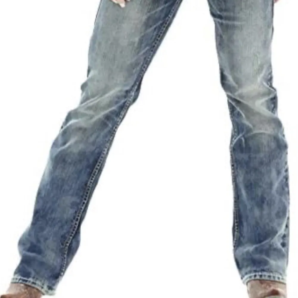 Aldrig andvända flare jeans. Snygga detaljer men passar inte mig, då jag inte gillar tvättningen. . Jeans & Byxor.