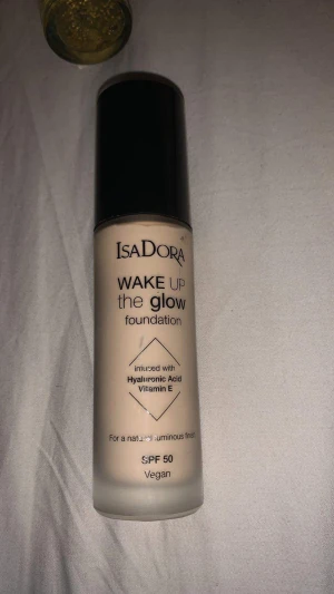 Foundation  - Det är en medel täckande foundation från isadora, i färgen 3W. Den är helt ny och oanvänd. Den innehåller även spf 50 😁Nypris: 199kr