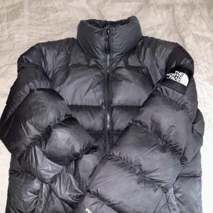 The North Face Nuptse 1992 - The North Face jacka i mycket gott skick. Otroligt varm och skön!