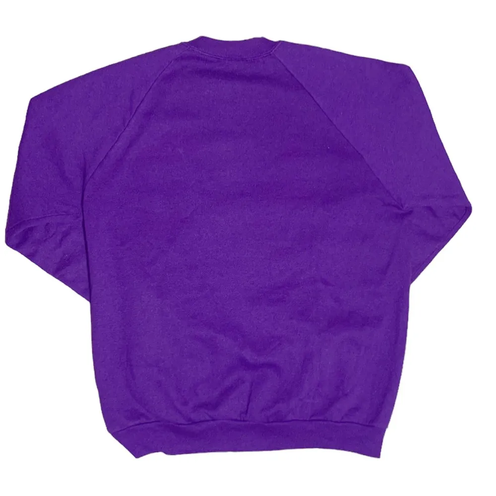 Vintage 90s sweatshirt. En tvär skön tröja från mitten av 90talet med äkta retro känsla Skick: 8/10. Tröjor & Koftor.